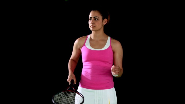 漂亮的网球运动员在热身视频下载