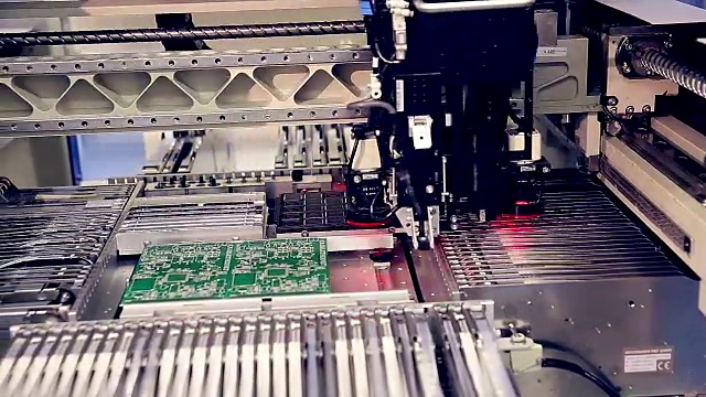 印刷电路板的机器人生产视频下载