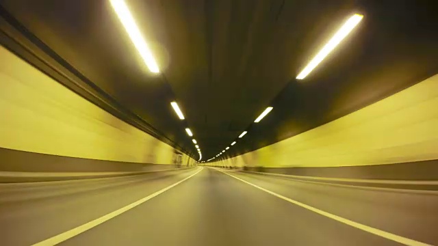快速城市驾驶夜间公路隧道POV视频素材