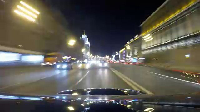 快速城市驾驶夜间道路反射3视频素材