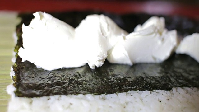 费城寿司由寿司大师在工作室制作，用软奶酪制作视频下载