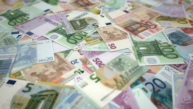 很多的钱。欧元钞票。循环。视频下载