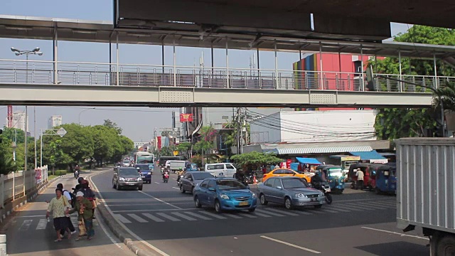 交通在雅加达视频素材