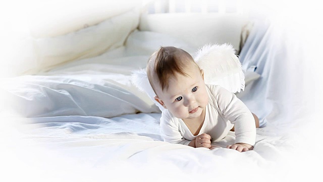 婴儿床上的小天使视频下载