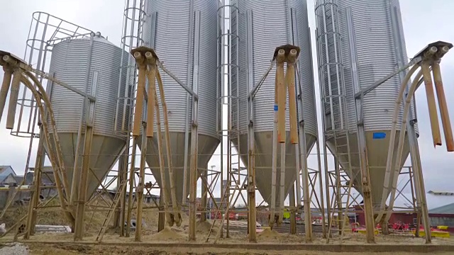 在大农场发现的大筒仓视频下载