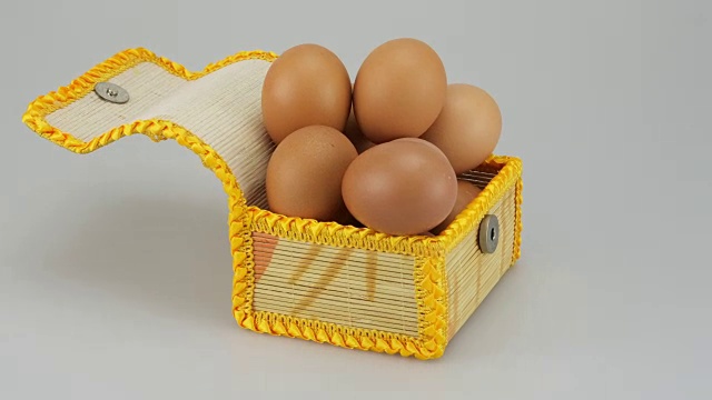鸡蛋在盒子里的时间流逝视频下载