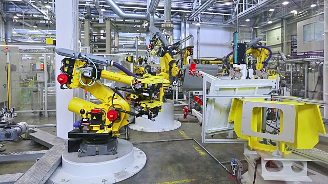 汽车工厂里的机器人视频素材