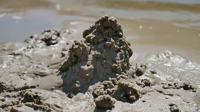 模糊的废墟城堡的沙滩海边度假度假的慢动作视频视频下载
