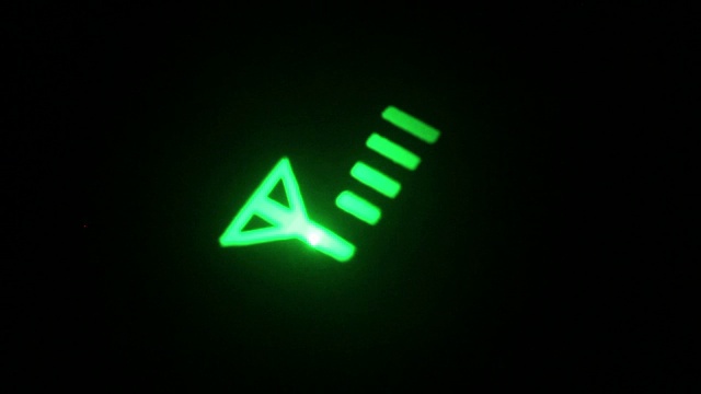 微距ECU摄像机沿着彩色闪烁的调制解调器灯光和符号移动视频下载