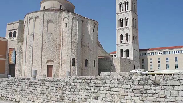 扎达尔的圣多纳图斯教堂钟楼视频下载