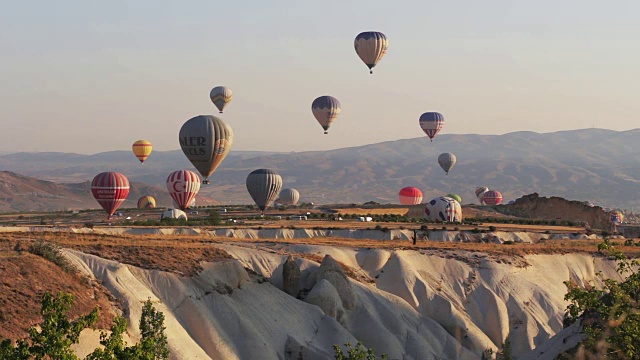 土耳其卡帕多西亚上空的热气球视频购买