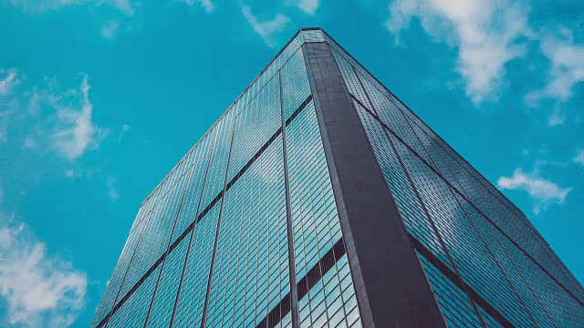 企业大楼，蓝天和白云视频素材