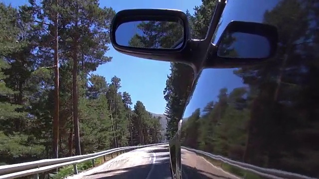 在乡村道路上行驶的侧车视频素材