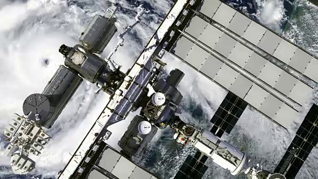 国际空间站在飓风上空的飞行视频素材