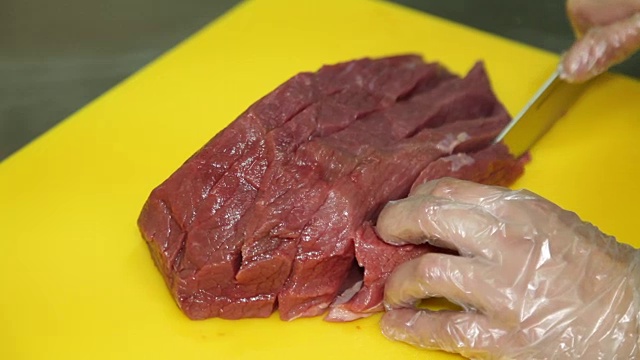 厨师切一块肉视频下载
