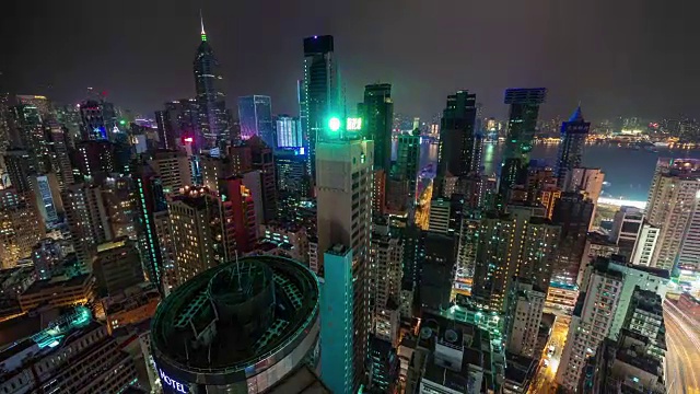 中国夜光香港繁忙的建筑物屋顶全景4k时间推移视频素材
