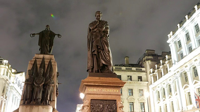 伦敦滑铁卢广场的克里米亚战争纪念碑视频下载