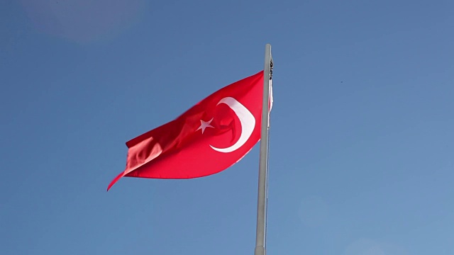 土耳其国旗在降落视频下载
