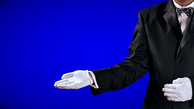 燕尾服男人的手势，张开的手显露到中央屏幕，蓝色背景视频下载