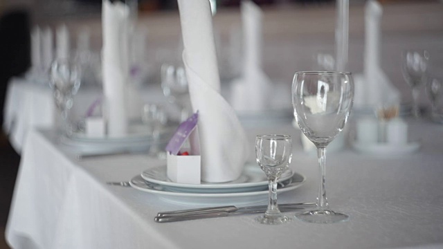餐厅婚宴上的精美餐桌视频素材