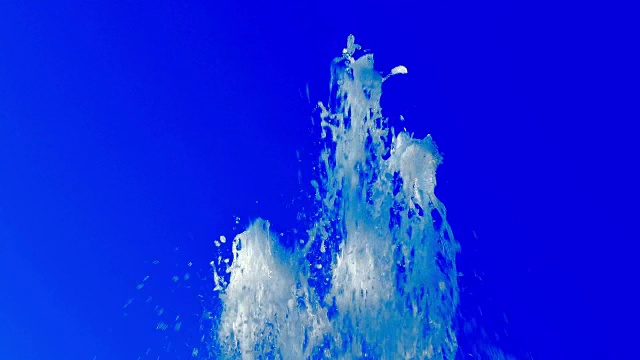 喷水喷泉对蓝天视频素材