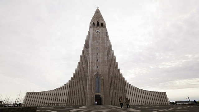 冰岛雷克雅未克Hallgrimskirkja教堂的时间流逝视频下载