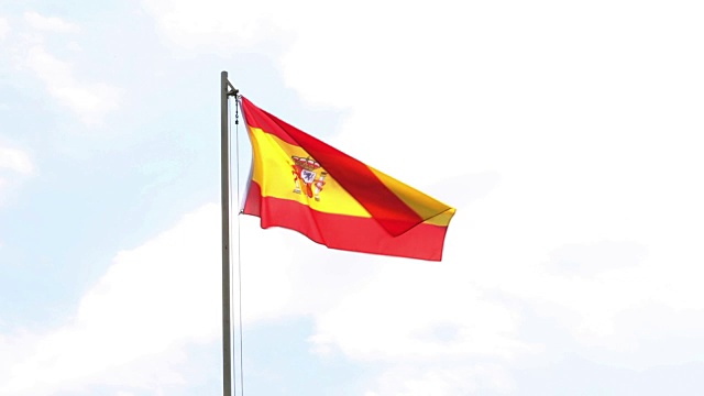 旗杆上悬挂的西班牙纺织品旗帜视频下载