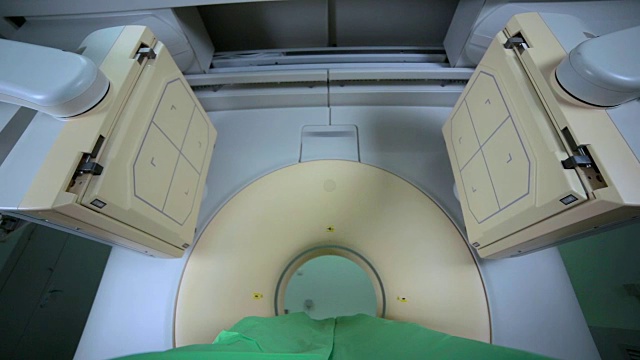 现代MRI、断层扫描仪、扫描仪、cat扫描在光明诊所、医学实验室中的应用。没有人视频下载