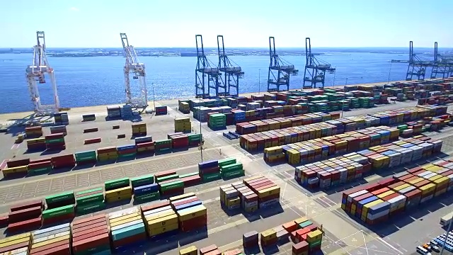港口起重机的航拍视频视频下载