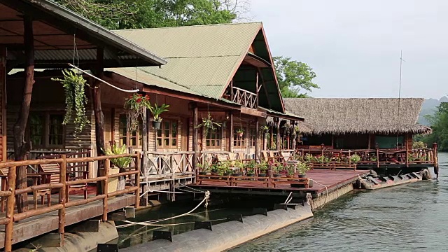 泰国西北部曼谷附近的桂河上的平房视频下载