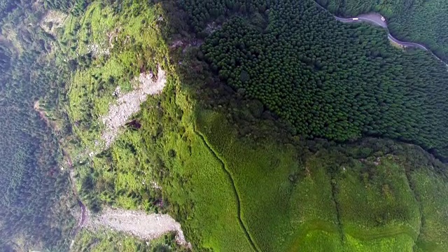 大麻生山脉的鸟瞰图视频下载