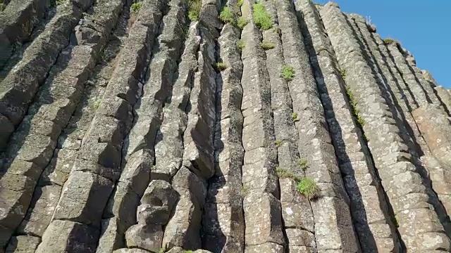 该地区有巨大的垂直岩层视频下载