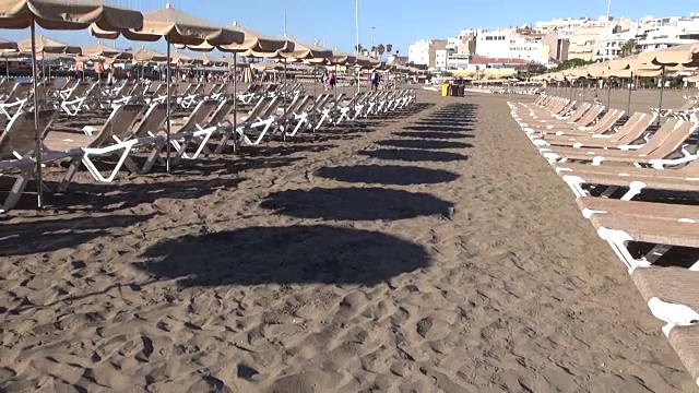 沙滩上的伞影视频素材