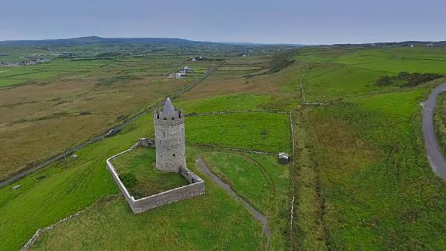 西爱尔兰的Ballinalacken城堡的景观视频下载