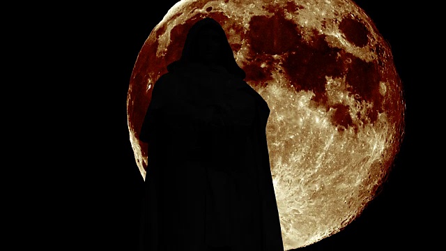 Giordano Bruno的剪影和巨大的月亮视频下载
