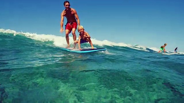 父亲和太阳冲浪视频下载