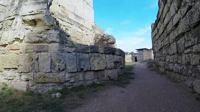 希腊切尔松尼斯镇的石墙废墟视频素材