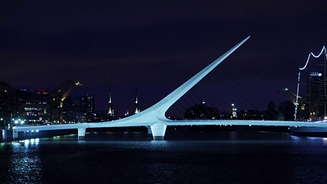 布宜诺斯艾利斯马德罗港的“女人桥”视频下载