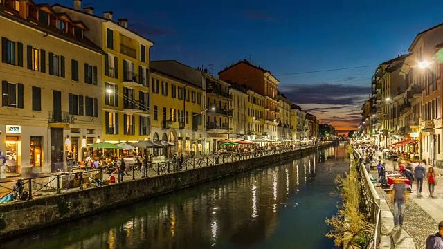 意大利日落米兰ripa di porta ticinese大运河边餐厅全景4k时间流逝视频素材