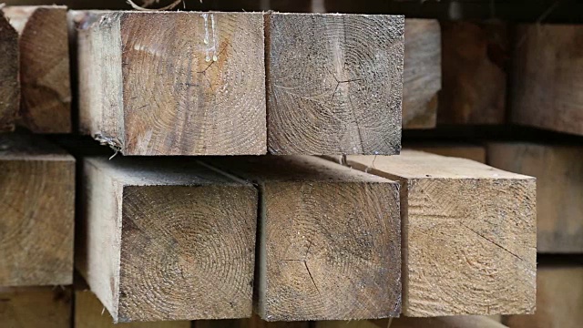 建造木屋用的木方木材视频下载