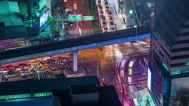 泰国曼谷市中心夜间交通街道十字路口观看4k时间推移视频素材