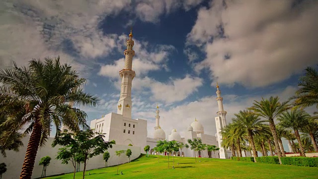 晴朗的一天阿布扎比世界著名的白色清真寺4k时间流逝阿拉伯联合酋长国视频素材