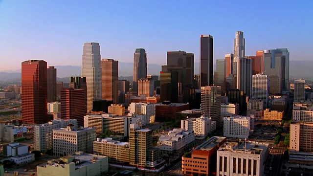 高角度广角拍摄的建筑和摩天大楼市中心的洛杉矶天际线/加利福尼亚视频素材