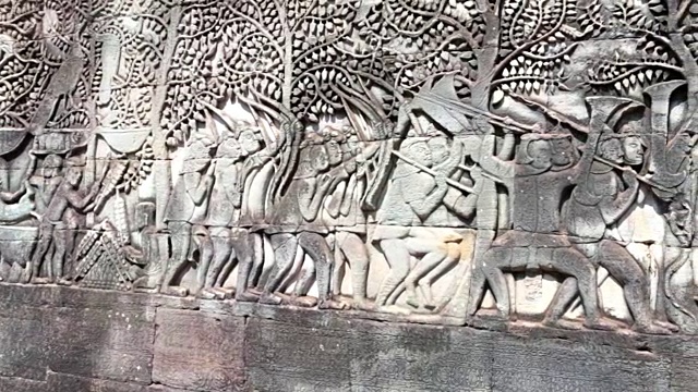 柬埔寨暹粒巴戎寺的石雕像视频下载