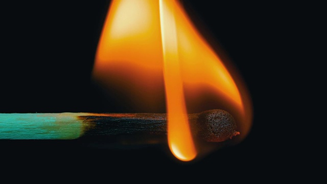 燃烧的火柴和火焰视频素材