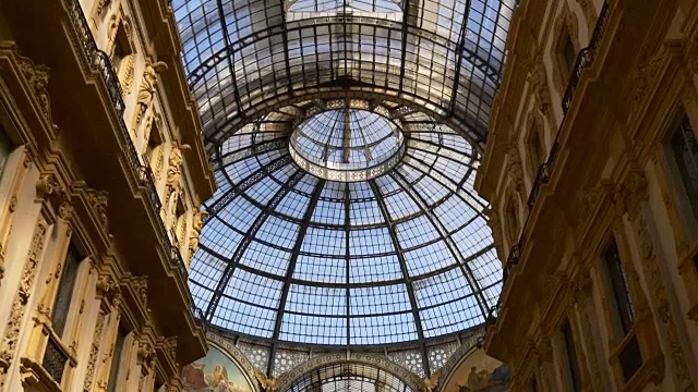 意大利维克多伊曼纽尔II购物画廊内全景4k米兰视频素材