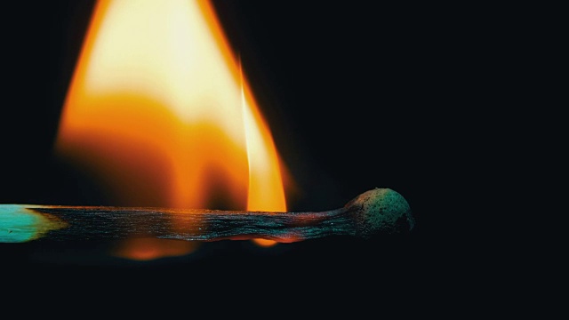 燃烧的火柴和火焰视频素材