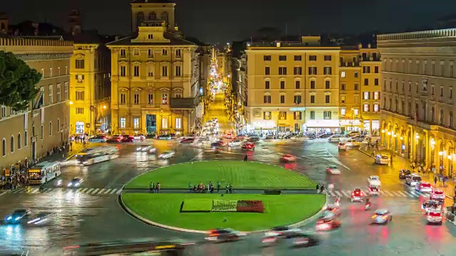 意大利夜灯罗马城市广场威尼斯广场交通圈全景4k时间流逝视频下载