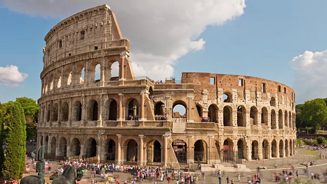 意大利夏日晴空万里最著名的罗马圆形大剧场全景，4k时间延时视频下载
