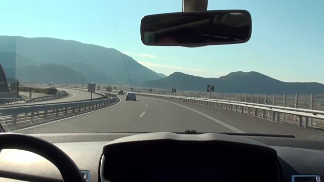 在Korinthos-Tripoli的国道上行驶视频下载